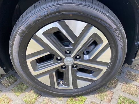 Used 2023 Hyundai Kona SEL w/ Cargo Package FWD image 9