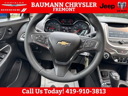 Used 2017 Chevrolet Cruze LT FWD image 14