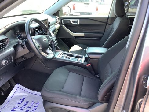 Used 2022 Ford Explorer XLT image 11