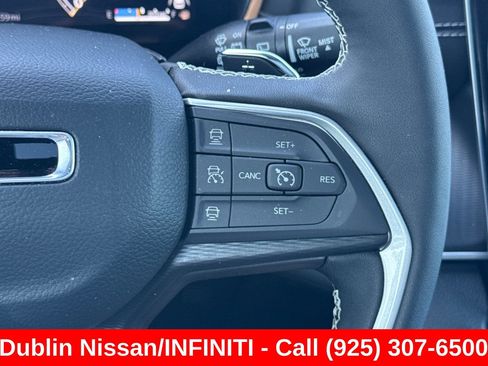 Used 2025 Jeep Grand Cherokee Laredo X w/ Luxury Tech Group I RWD image 39