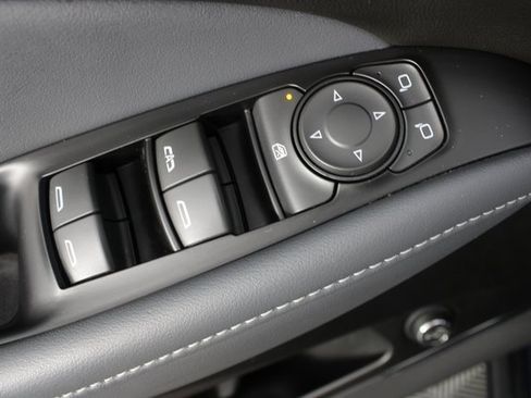 Used 2022 Buick Enclave Essence image 14