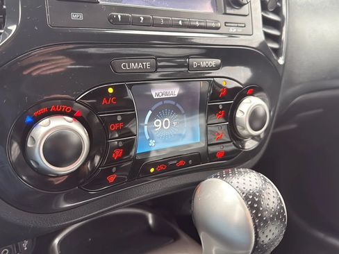 Used 2011 Nissan Juke SL FWD image 29