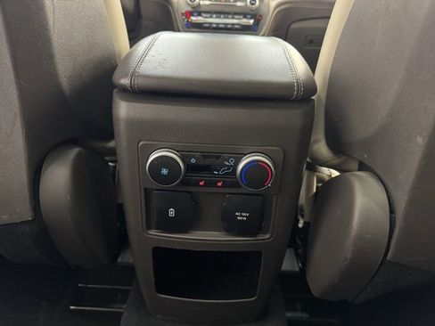 Used 2020 Ford Explorer Platinum image 30