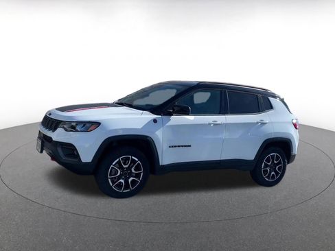 Used 2025 Jeep Compass Trailhawk image 8