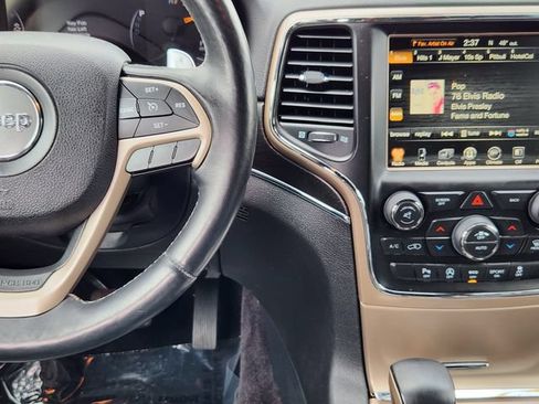 Used 2017 Jeep Grand Cherokee Limited AWD/4WD image 27