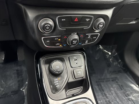 Certified 2020 Jeep Compass Limited image 30