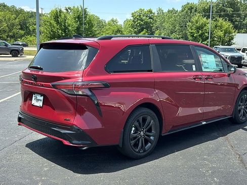 New 2026 Toyota Sienna XSE FWD image 31