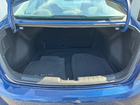 Used 2020 Hyundai Elantra SE FWD image 52