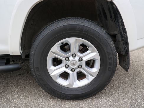 Used 2022 Toyota 4Runner SR5 Premium w/ Moonroof Package AWD/4WD image 15