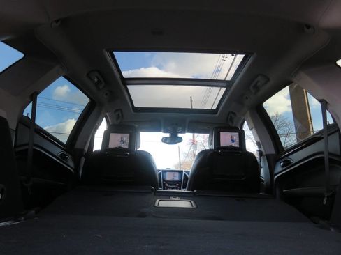 Used 2013 Cadillac SRX Luxury image 29