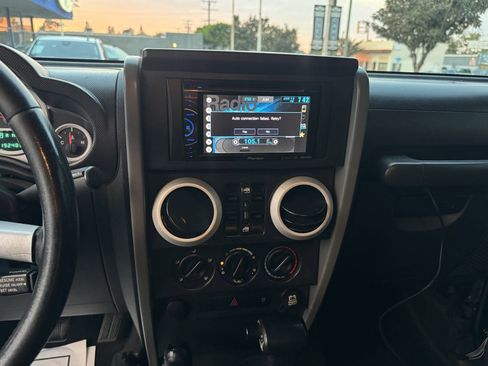 Used 2008 Jeep Wrangler Unlimited Sahara w/ Dual Top Group image 11