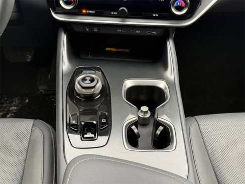 Used 2024 Lexus RZ 450e Premium image 13