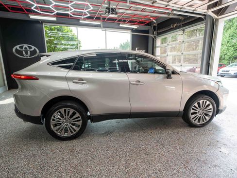 Used 2023 Toyota Venza Limited AWD/4WD image 4