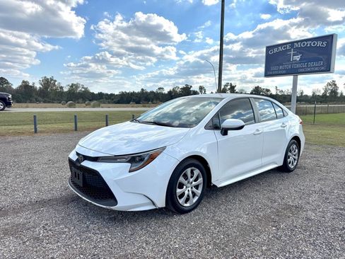 Used 2021 Toyota Corolla LE image 3