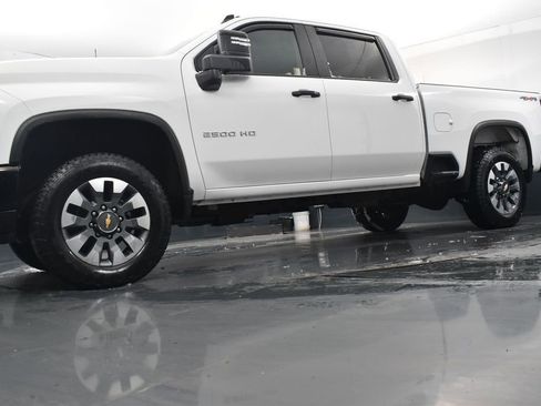 Used 2025 Chevrolet Silverado 2500 Custom w/ Custom Value Package image 24