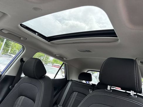 Certified 2025 Hyundai Venue SEL FWD image 32