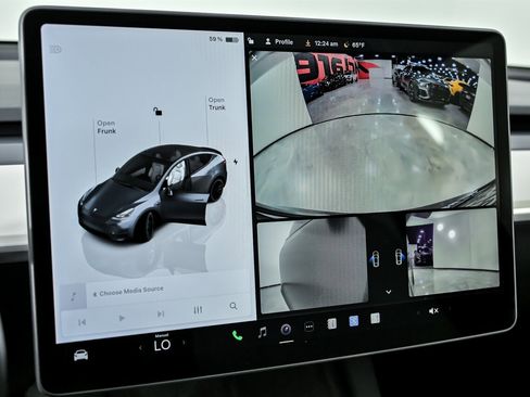 Used 2023 Tesla Model Y Performance image 30