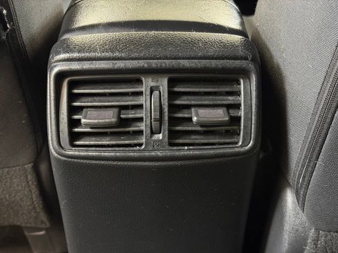 Used 2018 Nissan Rogue SV image 18