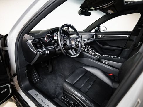 Certified 2022 Porsche Panamera 4 AWD/4WD image 4