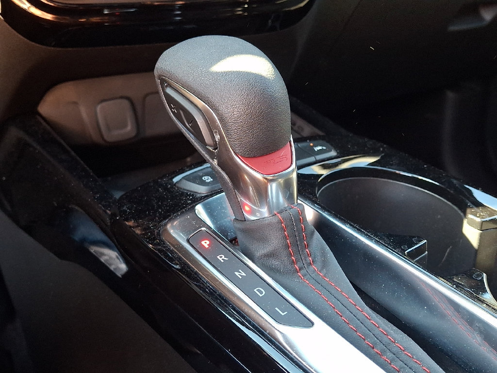 Used 2024 Chevrolet Trax RS w/ Sunroof Package FWD image 17