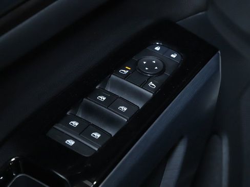 Used 2025 Nissan Pathfinder SL AWD/4WD image 18