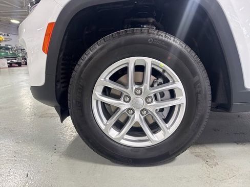 New 2025 Jeep Grand Cherokee Laredo X w/ Luxury Tech Group I image 9