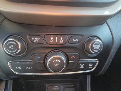 Used 2017 Jeep Cherokee Latitude image 24