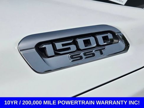 Used 2025 RAM 1500 Laramie AWD/4WD image 9