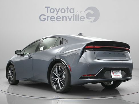 Used 2024 Toyota Prius XLE FWD image 8
