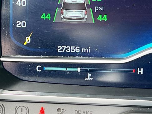 Used 2023 Chevrolet Suburban RST w/ Luxury Package image 12