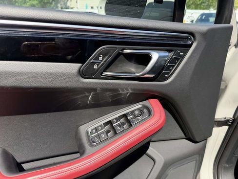 Certified 2024 Porsche Macan AWD/4WD image 21