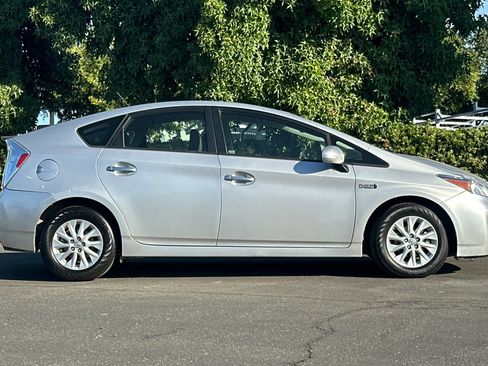 Used 2013 Toyota Prius Plug-In Hybrid image 3