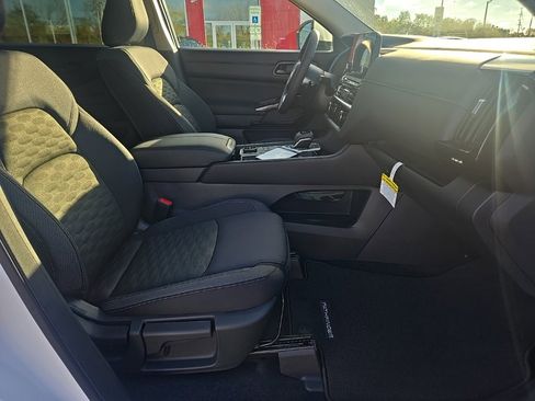 New 2025 Nissan Pathfinder SV w/ Black Appearance Package image 27