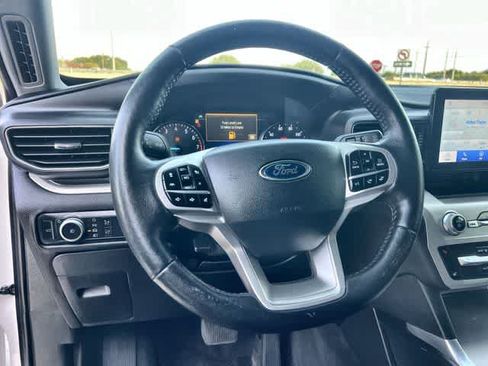 Used 2022 Ford Explorer XLT w/ Equipment Group 202A RWD image 17
