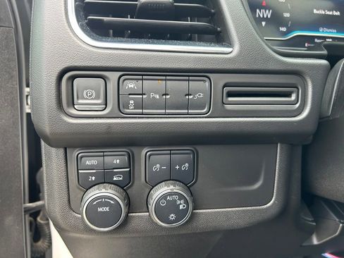 Used 2022 Chevrolet Suburban LT AWD/4WD image 11