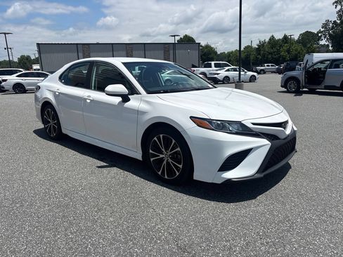 Used 2019 Toyota Camry SE FWD image 9