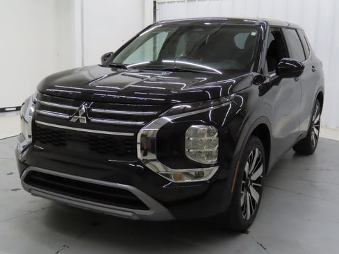 New 2025 Mitsubishi Outlander SE image 7