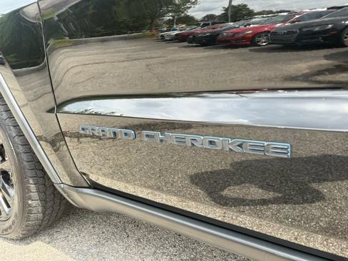 Used 2018 Jeep Grand Cherokee Laredo AWD/4WD image 13