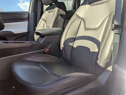 New 2026 Jeep Compass Limited image 14