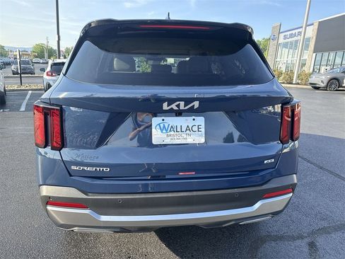 New 2025 Kia Sorento S image 5