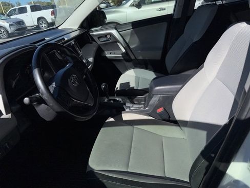 Used 2018 Toyota RAV4 XLE image 9