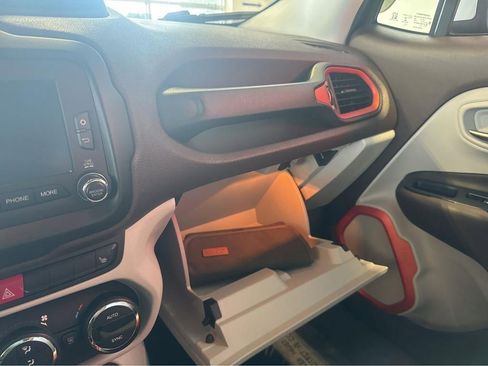 Used 2015 Jeep Renegade Limited FWD image 26