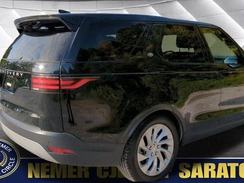 Used 2024 Land Rover Discovery S image 5
