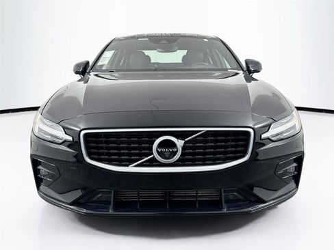 Used 2019 Volvo S60 T5 R-Design image 9