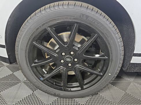 New 2026 Land Rover Range Rover Velar Dynamic SE AWD/4WD image 9