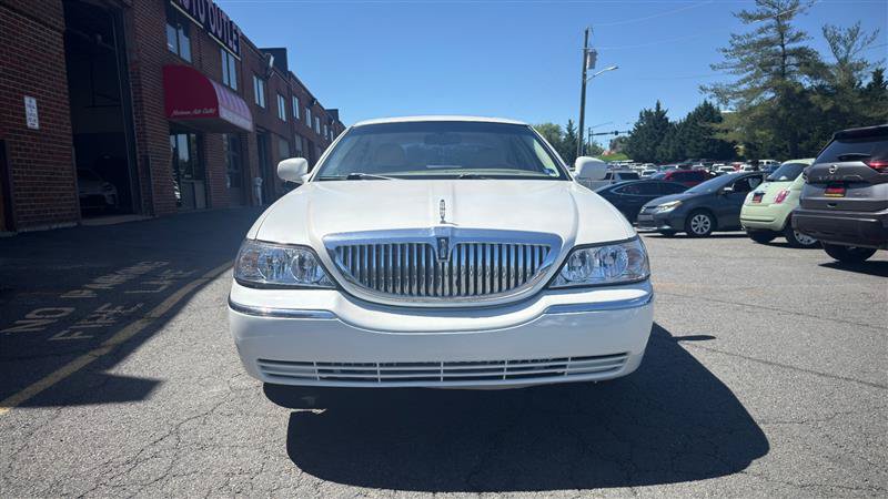 Used 2007 Lincoln Town Car Signature Limited RWD image 2