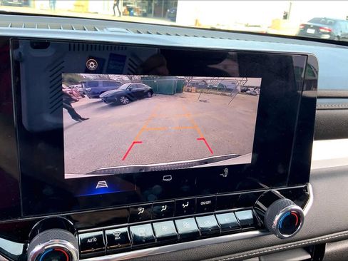 Used 2024 Chevrolet Colorado LT w/ LT Convenience Package image 25