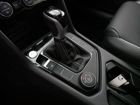 Certified 2024 Volkswagen Taos SEL image 24