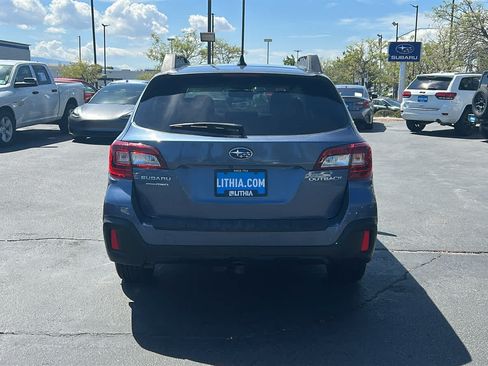 Used 2018 Subaru Outback 2.5i Limited AWD/4WD image 6