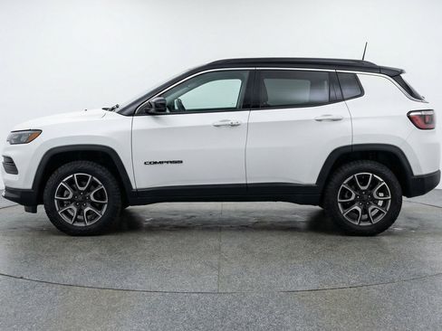 Used 2025 Jeep Compass Trailhawk AWD/4WD image 5